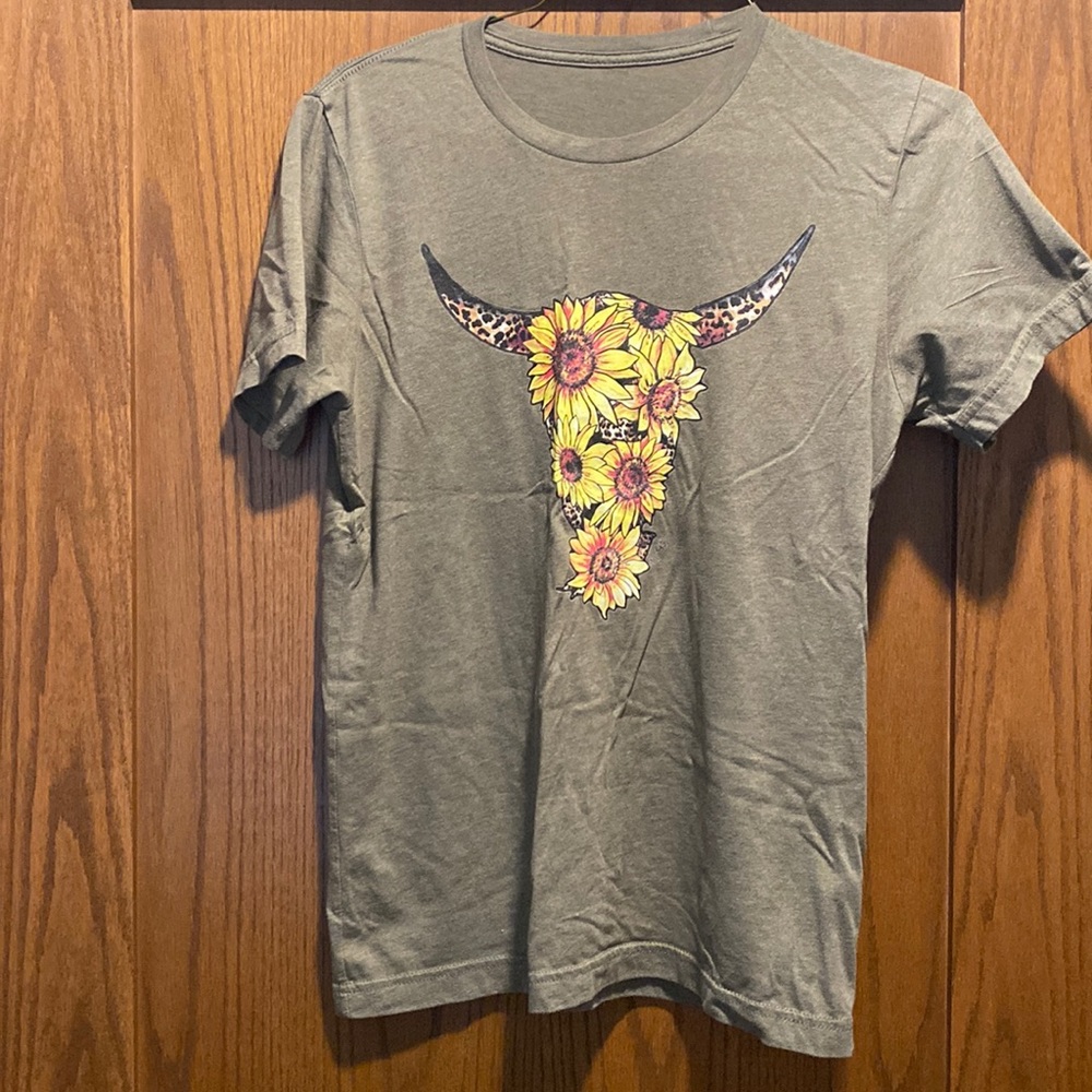 Women’s Green Western Tee Size Medium